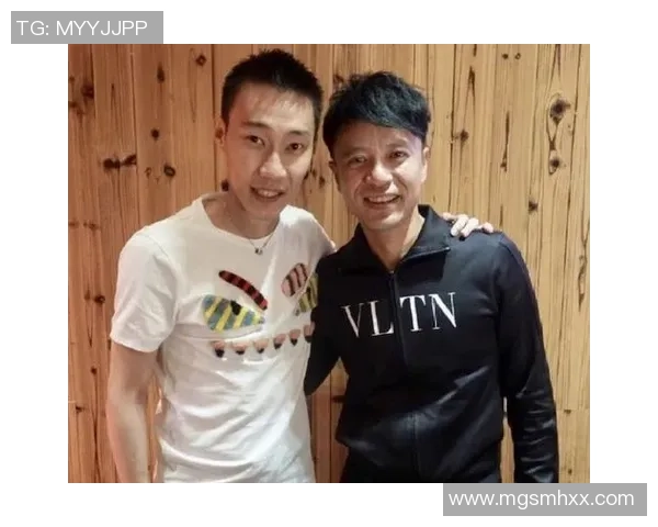 潘晓婷与足球明星亲密合影展现运动精神与友谊的美好瞬间 潘晓婷与足球明星亲密合影展现运动精神与友谊的美好瞬间