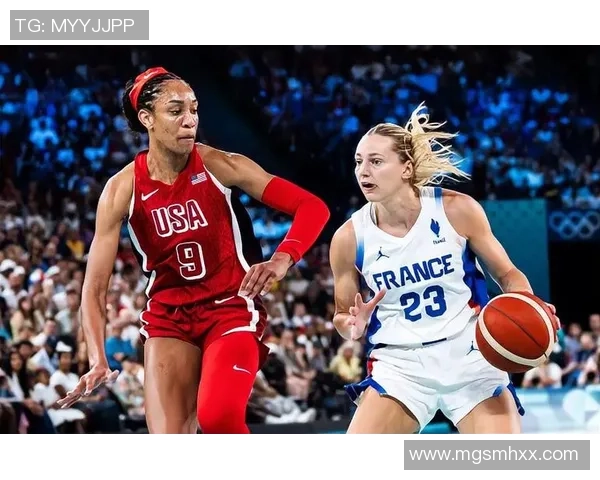 足球明星穿着篮球衣的时尚瞬间展现运动跨界魅力与风采 足球明星穿着篮球衣的时尚瞬间展现运动跨界魅力与风采